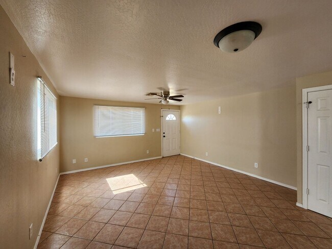 Foto del edificio - Beautiful 3 Bed/2 Bath on 2+ Acre Horse Pr...