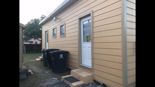 Foto del edificio - 413 N Live Oak St