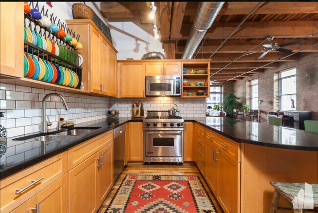 Building Photo - 14 N Peoria St