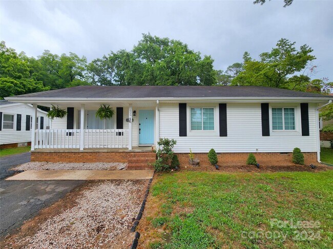 Building Photo - 529 Union St S