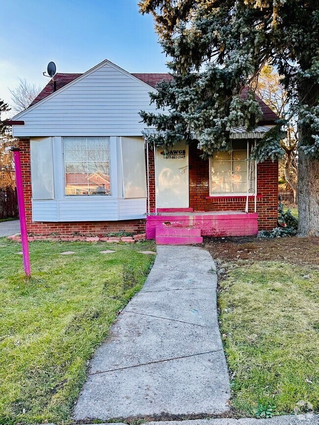Building Photo - 18071 Albion Ave
