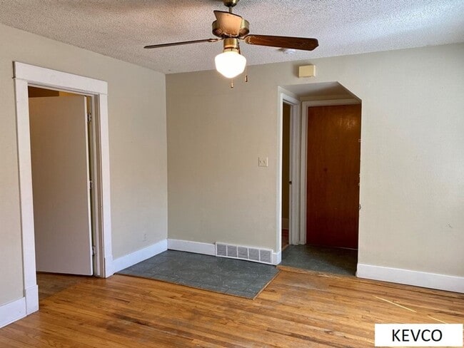 Building Photo - 411 Garfield St