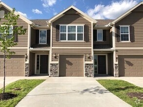 Building Photo - 1542 NE Erin Ct