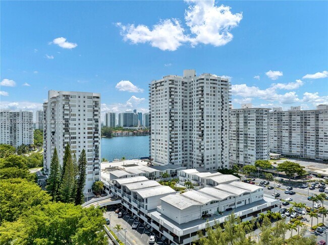 Foto del edificio - 2780 NE 183rd St