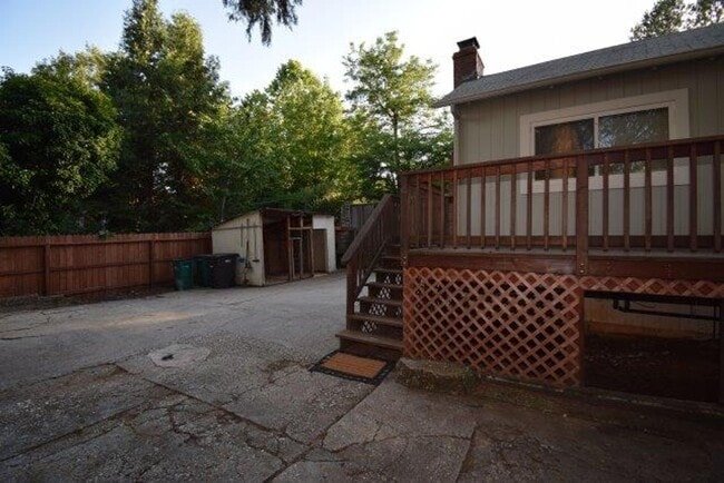 Building Photo - Charming 2/1 Grass Valley Home