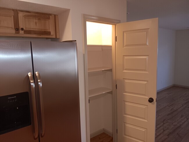 Building Photo - 809 Island View Dr