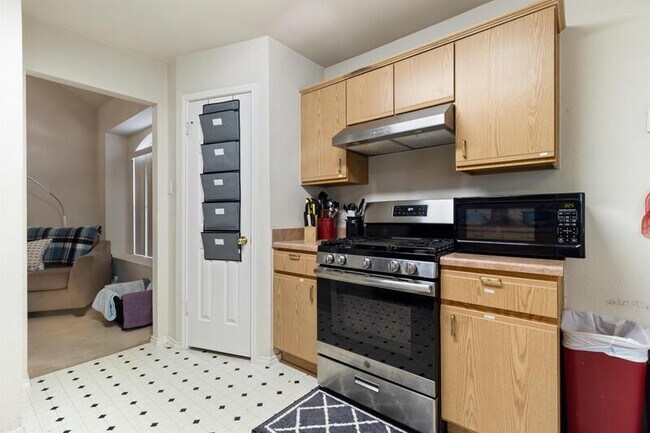 Building Photo - 3442 Eagles Nest St