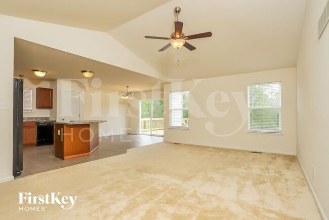 Building Photo - 293 Sonnet Cir