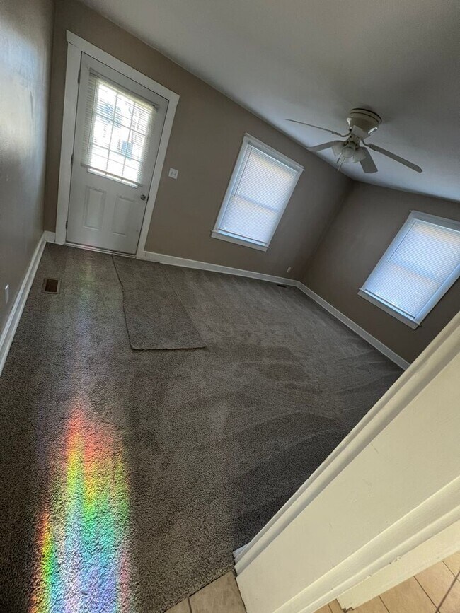 Foto del edificio - 2 bed, 1 bath home in a quiet neighborhood