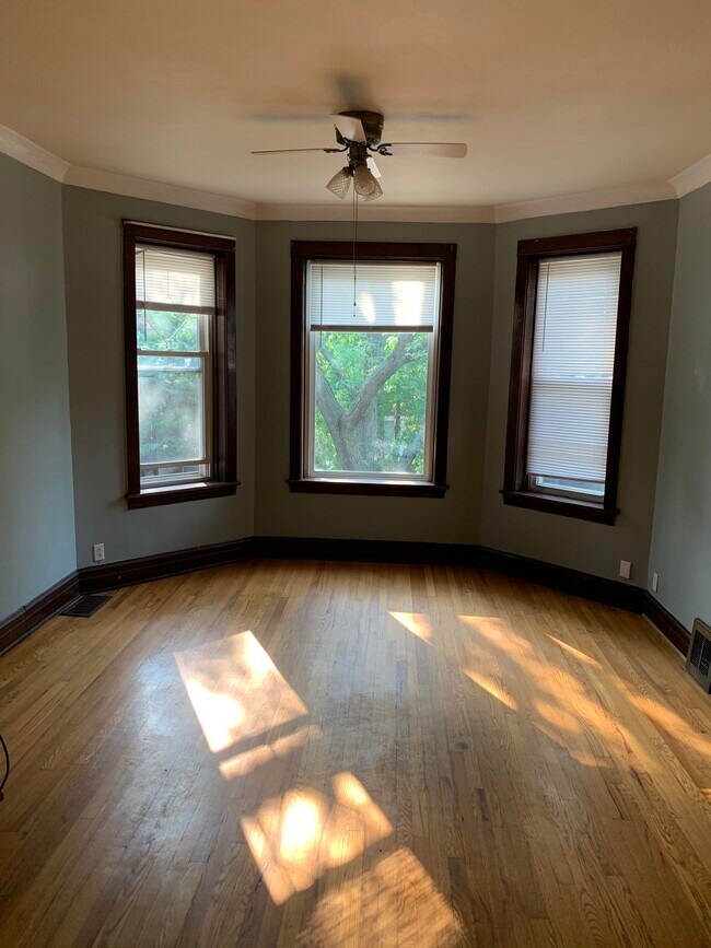 Foto del edificio - 4445 N Bernard St