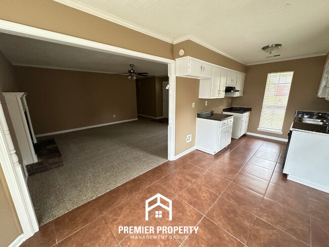 Foto del edificio - Charming 3BR/2BA Near Germantown | Fireplace & Bay Window Dining