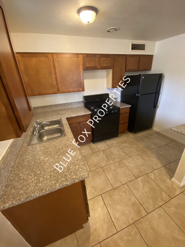 Foto del edificio - 3807 E Dover Stravenue