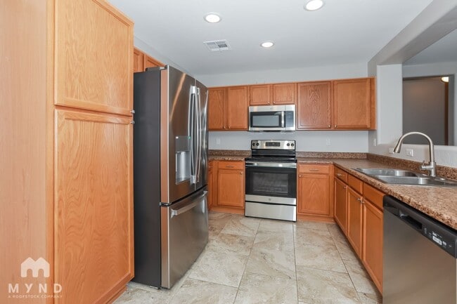 Building Photo - 2751 E Olivine Rd