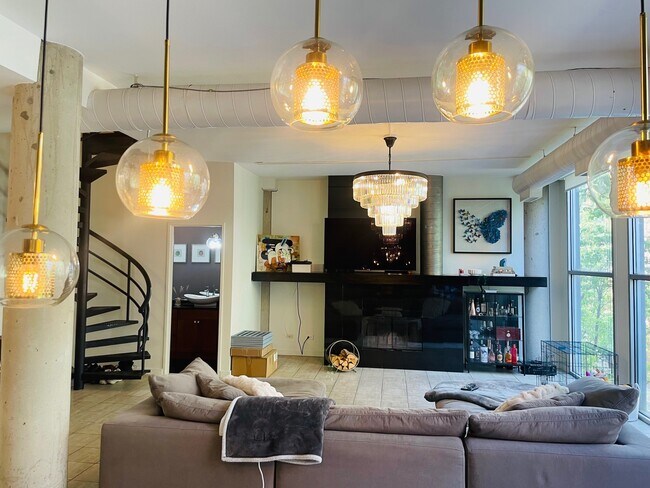 Photo - 939 W Huron St Apartment