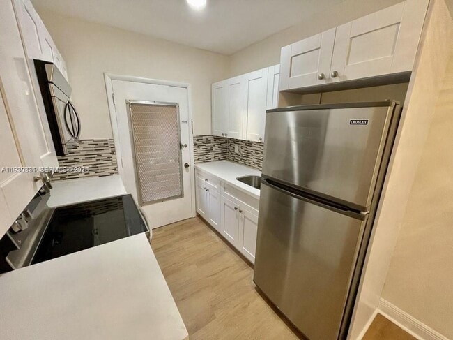 Building Photo - 218 Santillane Ave