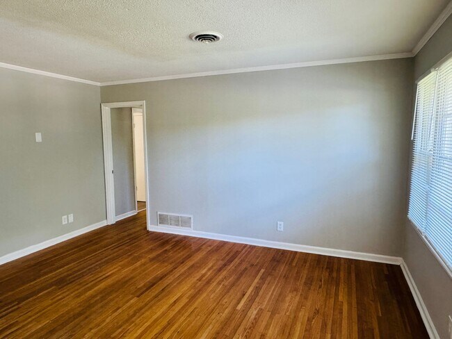 Foto del edificio - 3-Bedroom in Forest Hills