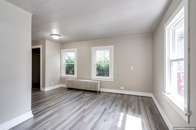 Building Photo - 579 Mt Vernon St