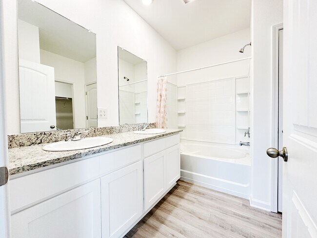 Building Photo - 1011 Drago Dr