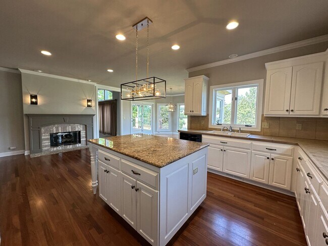 Building Photo - Exposed Ranch in Bristlecone Pines!