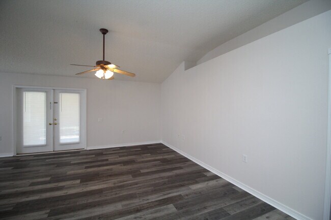 Foto del edificio - Lakefront Living in Gulf Breeze – Spacious...
