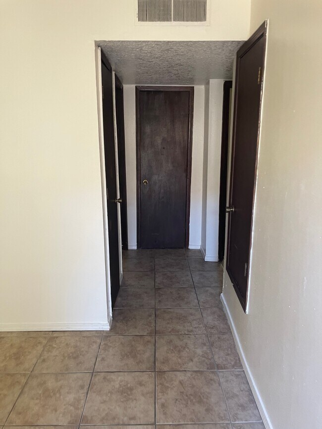 Foto del edificio - 13401 Fruit Ave NE