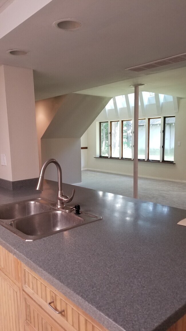 Foto del edificio - 4015 Oakwood Dr