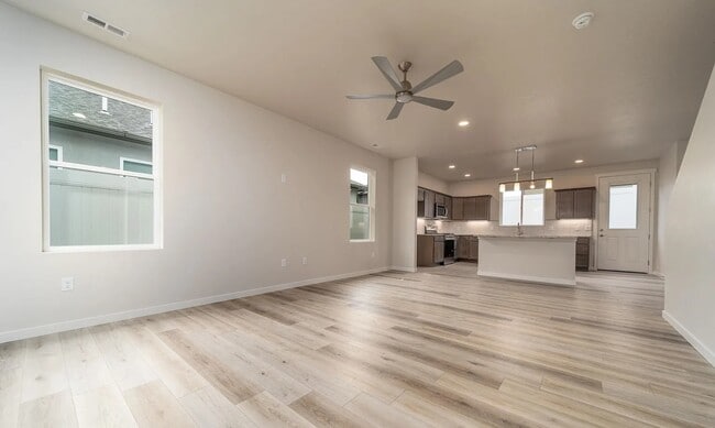 Building Photo - 2452 Park Vista St