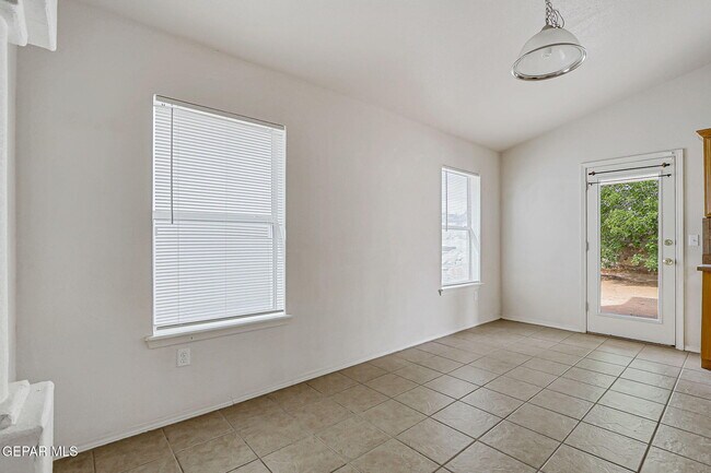 Foto del edificio - 14237 Desert Stone Dr