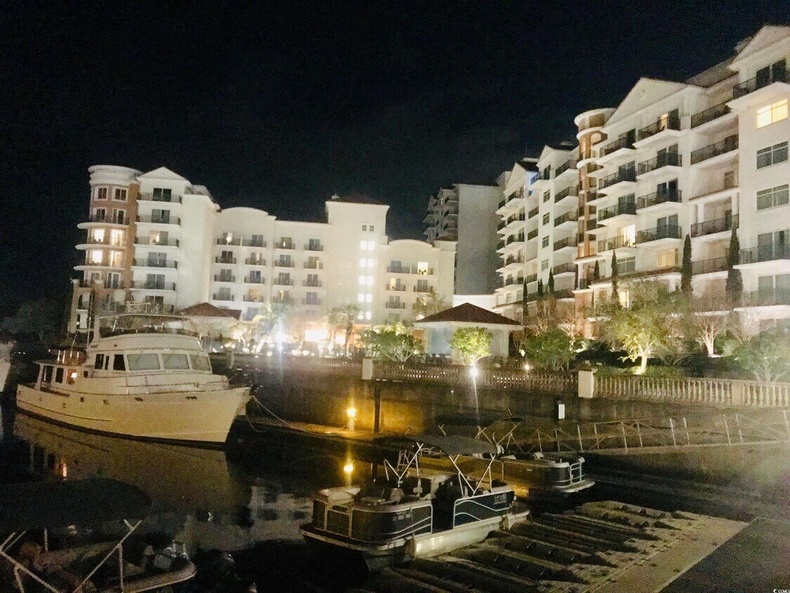 Foto principal - 8121 Amalfi Pl