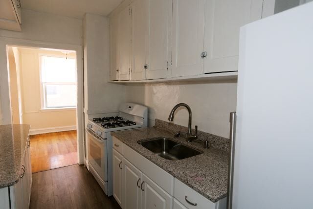 Building Photo - 549 W Surf St
