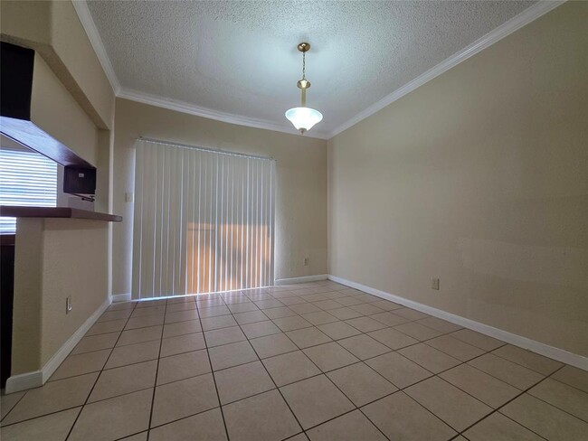 Building Photo - 17417 Red Oak Dr
