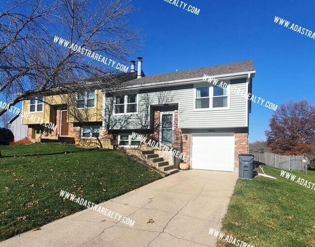 Building Photo - 1026 E Huntington Pl