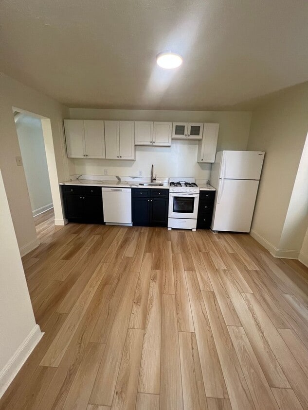 Primary Photo - 234 Meyran Ave