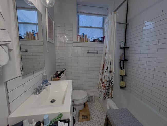 Building Photo - 336 Lombard St