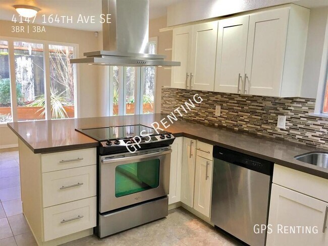 Building Photo - Rambler Style 3 bedroom home in Bellevue!