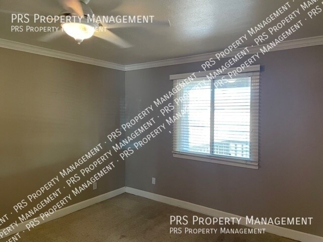 Building Photo - 410 W Santa Cruz Dr