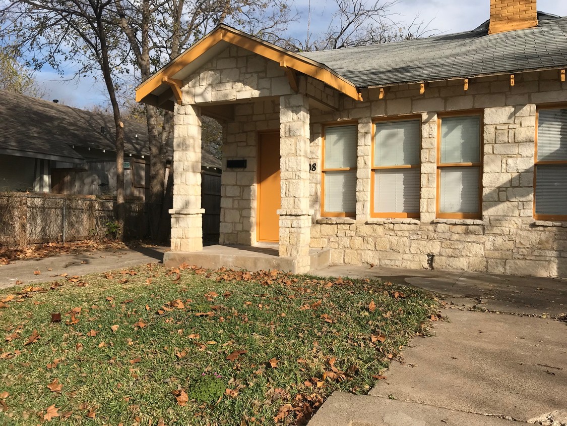 208 N Waverly Dr, Dallas, TX 75208 Townhome Rentals in Dallas TX