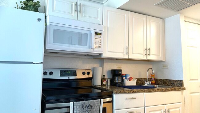 Full kitchen with appliances/utensils perfect for cooking - 19201 Collins Ave