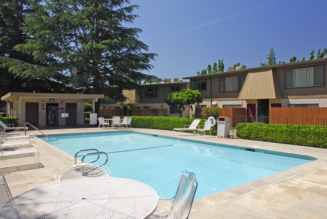 Foto del edificio - Howe Manor East Apartments