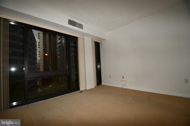 Building Photo - 1530 Key Blvd