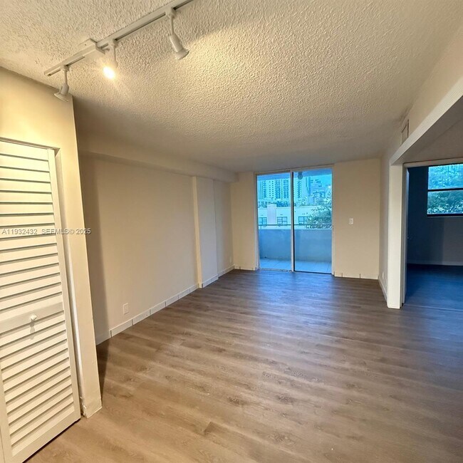 Foto del edificio - 546 SW 1st St