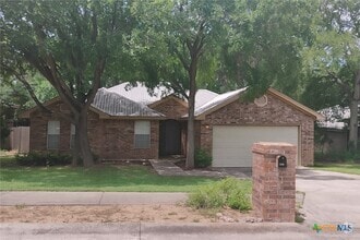 Building Photo - 132 Dolly St