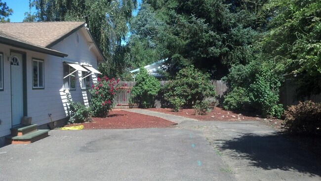 Building Photo - 4 br, 2 bath House - 951 Williams