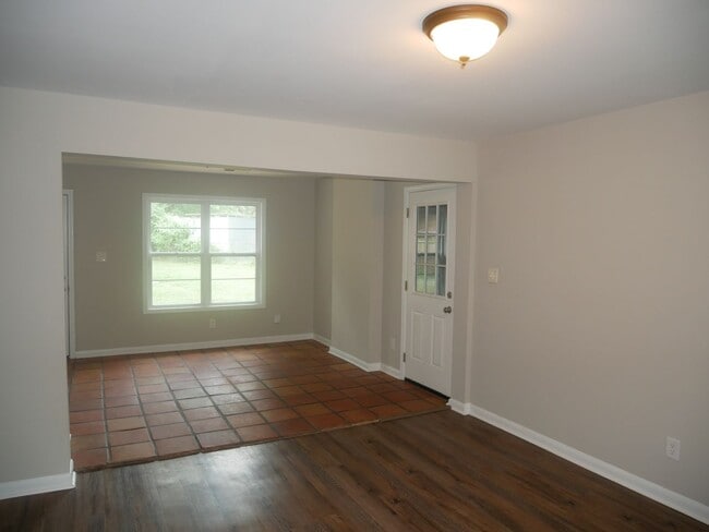 Building Photo - ****JUST REDUCED****2995 Meadowbrook Dr Ho...