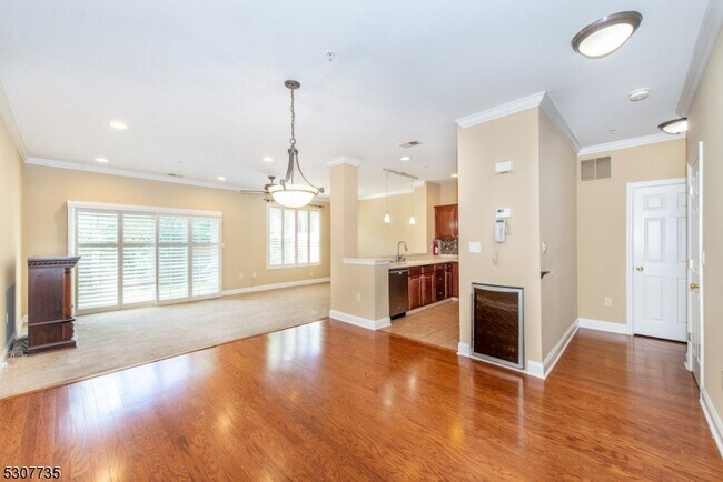 Building Photo - 118 Rock Creek Dr
