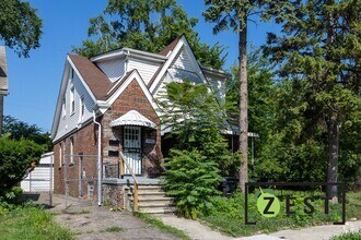 Building Photo - 15767 Pinehurst St