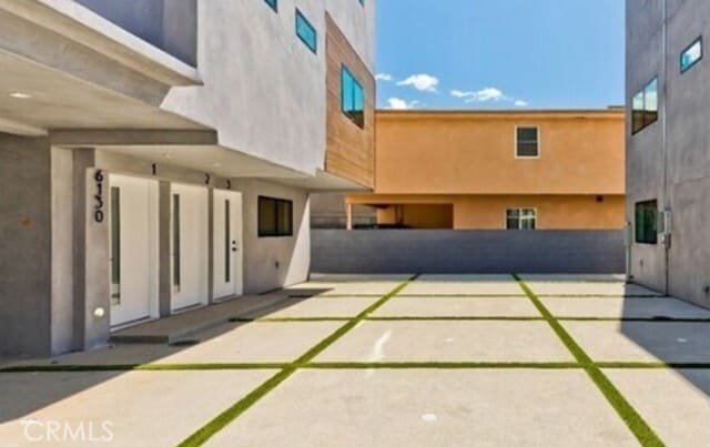 Foto del edificio - 6130 Hazeltine Ave