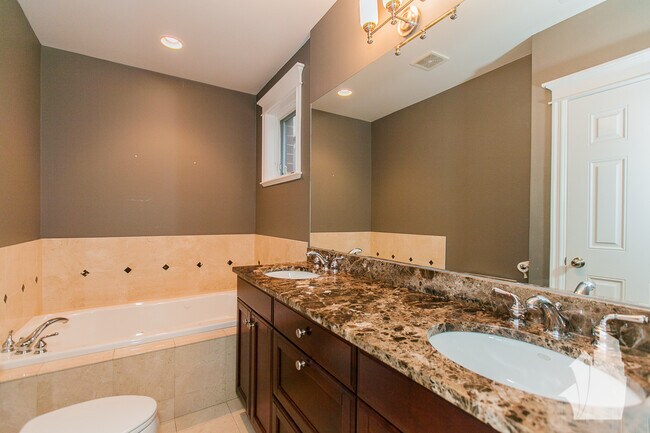 Foto del edificio - 3841 N Southport Ave