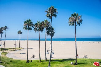 Building Photo - 8 Brooks Ave