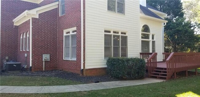 Building Photo - 1290 Seale Dr